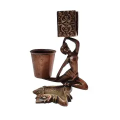 Foto de um(a) Cinzeiro de Mesa Israelita Alemão Dos Anos 1930, da categoria de Cinzeiros. Cinzeiro de mesa israelita alemão dos anos 1930. Suporte e apoio para caixa de fósforo e para completar o cinzeiro... Vendido no marketplace Trésors.