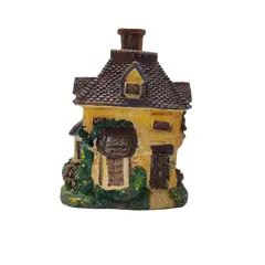 Foto de um(a) Mini Chalé em Resina Italiana, Década de 1990, da categoria de Modelos e estatuetas. Miniatura de chalé em resina italiana policromada dos anos 1990. A: 10 cm L: 7 cm P: 5 cm peso: 257 g. Vendido no marketplace Trésors.