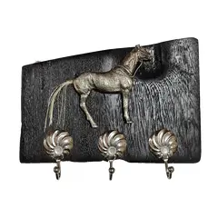 Foto de um(a) Cabideiro Cavalo em Madeira Cerejeira e Prata, da categoria de Cabideiros e porta-chapéus. Cabideiro de parede com base em madeira cerejeira, cavalo de prata e 3 suportes niquelados. Peça única pelo designer... Vendido no marketplace Trésors.