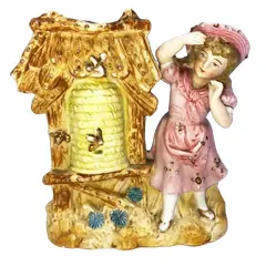 Foto de um(a) Antiga Floreira Escultura Bibelô Biscuit Alemão Art Nouveau, da categoria de Escultura. Antiga e delicada floreira, escultura em Biscuit alemão, estilo Art nouveau, início do século XX. Pintado à mão com filetes... Vendido no marketplace Trésors.