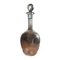 Foto de um(a) Antiga Clássica Garrafa Licoreira Cristal França Saint Louis, da categoria de Garrafas. Antiga e fina garrafa licoreira em cristal francês Saint Louis, lapidação manual, clássica decoração com guirlandas de... Vendido no marketplace Trésors.