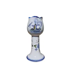 Foto de um(a) Antigo castiçal Delft Holland formato de tulipa, da categoria de Castiçais. Este encantador castiçal de cerâmica Delft Holland é uma peça autêntica de artesanato holandês, destacando-se por seu... Vendido no marketplace Trésors.