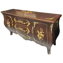 Foto de um(a) Balcão Buffet Bombê Antigo em Madeira Nobre com Marchetaria e Bronze, da categoria de Aparadores e Buffet. Excepcional Balcão Buffet Bombê com Rica Marchetaria e Bronze Uma obra-prima do mobiliário clássico, este balcão buffet une... Vendido no marketplace Trésors.