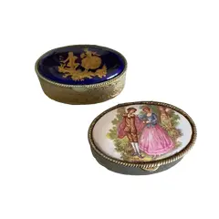 Foto de um(a) Limoges Antigo Raro Par Caixinhas Coleção Porcelana França, da categoria de Cestos e Caixas. Antigo par de caixinhas de coleção em porcelana artística francesa, pintadas à mão, com filetes de ouro e detalhes em... Vendido no marketplace Trésors.