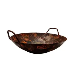 Foto de um(a) Wok Chinesa em Ferro, Década de 1990, da categoria de Panelas. Wok chinesa em ferro com pátina aço corten, década de 1990.Medidas: A 6,7 cm Diâmetro: 35 cm Peça única, apenas para fins... Vendido no marketplace Trésors.