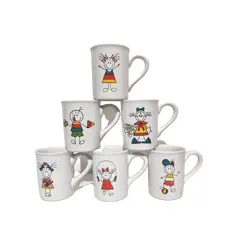 Foto de um(a) Canequinhas Garatujas, Anos 2000, da categoria de Canecas. Combo com seis canequinha em porcelana policromada com garatujas tendência nos anos 2000 e que ainda carrega o mesmo encanto... Vendido no marketplace Trésors.