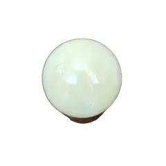 Foto de um(a) Esfera Moon Mármore anos 90, da categoria de Outros objetos decorativos. Esfera em mármore com suporte em madeira, década de 1990 Diâmetro: 5,5 cm Peso: 244 g. Vendido no marketplace Trésors.