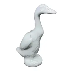 Foto de um(a) Antiga Escultura De Pato Em Porcelana Alemã Biscuit Branco, da categoria de Modelos e estatuetas. Antiga e graciosa escultura de pato em porcelana vitrificada alemã. Art Deco.Medidas 17x11cm. Vendido no marketplace Trésors.