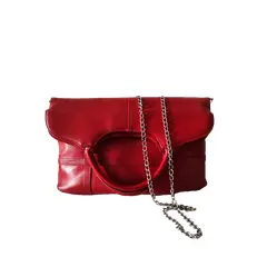 Foto de um(a) Bolsa Vintage Couro Vermelho, Década de 1970, da categoria de Outros colecionáveis. Bolsa vintage da década de 1970, em couro legítimo na cor vermelha. Com alça curta, mas podendo ser usada a tiracolo com... Vendido no marketplace Trésors.