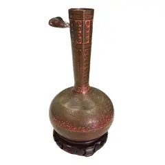 Foto de um(a) Antigo Vaso De Bronze Esmaltado À Mão Legítimo Cloisonné, da categoria de Vasos. Peça feita à mão, início do século XX. Base em madeira de lei.Altura: 22cm. Vendido no marketplace Trésors.