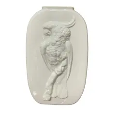 Foto de um(a) Antigo Vaso Pássaro Art Deco Porcelana Alemã Hutschenreuther, da categoria de Vasos. Hutschenreuther. Antigo vaso artístico em porcelana alemã, decoração com pássaro em relevo. Peça muito elegante e... Vendido no marketplace Trésors.