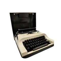 Foto de um(a) Máquina de Escrever Ramington-Ipanema, Década de 1980, da categoria de Maquinas de Escrever. Máquina de detilografia portátil da marca remington ipanema, com caixa original. Um dos expoentes em tecnologia dos anos... Vendido no marketplace Trésors.