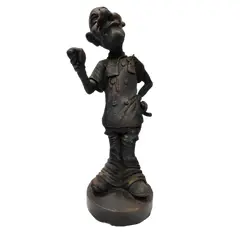 Foto de um(a) Escultura Caricata Velho Dentista, da categoria de Escultura. Escultura caricatura de um velho dentista com boticão na mão e tudo. Feito em resina com pátina oxidada e base de pedra... Vendido no marketplace Trésors.