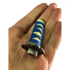 Foto de um(a) Antigo Utensílio De Costura Porta Linha Em Prata, da categoria de Outros colecionáveis. Peça de colecionador Mede aprox 6cm. Vendido no marketplace Trésors.