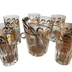 Foto de um(a) Antigo Conjunto Balde De Gelo Com Copos Cristal Art Deco, da categoria de Baldes de Gelo. Antigo e fino conjunto composto por balde gelo e 5 copos em cristal europeu lapidados à mão, com filetes de ouro, acompanha... Vendido no marketplace Trésors.