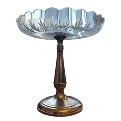Foto de um(a) Antiga Fruteira Porta Doces Centro De Mesa Cristal Prata Wmf, da categoria de Centro de mesa. Antiga fruteira/centro de mesa ou porta doces com base em metal prateado e prato em cristal francês de excelente qualidade,... Vendido no marketplace Trésors.