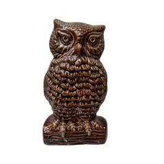 Foto de um(a) Coruja Porcelana Anos 50, da categoria de Modelos e estatuetas. Coruja em porcelana esmaltada, década de 1950 A: 12,7 cm L: 7,5 cm P: 5,6 cm Peso: 235 g. Vendido no marketplace Trésors.