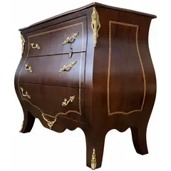 Foto de um(a) Cômoda Bombê de alto padrão em Imbuia, da categoria de Cômodas e Sapateira. Ápice do luxo e da sofisticação para ambientes exclusivos Esta Cômoda Bombê é uma peça magnífica que representa o auge do... Vendido no marketplace Trésors.