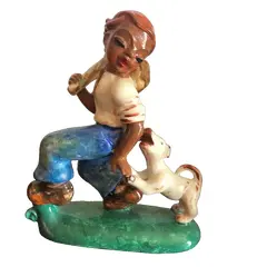 Foto de um(a) Antigo Bibelô Biscuit Bloco Escultórico Porcelana Art Deco, da categoria de Escultura. Gracioso bibelô, bloco escultórico Art Deco, representado menina brincando com cachorro. Em porcelana europeia, década de... Vendido no marketplace Trésors.