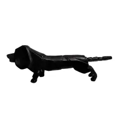 Foto de um(a) Cachorro Origami Anos 2000, da categoria de Modelos e estatuetas. Cachorro em resina na cor preta, inspirado nos origamis de papel, peça dos anos 2000.A: 8,5cm / P: 6,5cm / L: 26,5cm Peso:... Vendido no marketplace Trésors.