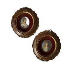 Foto de um(a) Antigo Par De Quadro Francês Portrait Miniature Pintura Óleo, da categoria de Pinturas. ~ Portrait miniature ~ Antigo e raro par de quadrinhos franceses, com figura central de damas pintadas à mão em folha de... Vendido no marketplace Trésors.