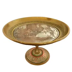 Foto de um(a) Antigo Raro Porta Cartões Bronze Francês Mozart Pompadour, da categoria de Outros objetos decorativos. Mozart chez Madame de Pompadour. Antigo porta cartões, fruteirinha em metal francês com bronze. Peça artística, feita à mão,... Vendido no marketplace Trésors.