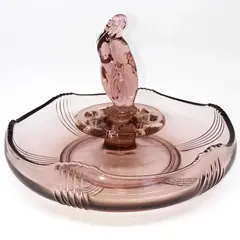 Foto de um(a) Antigo Centro De Mesa Art Deco Pinguim Libochovice Glass, da categoria de Centro de mesa. Libochovice Glass. Antigo centro de mesa/violeteiro em vidro artístico, da famosa manufatura tcheca Libochovice Glass.... Vendido no marketplace Trésors.