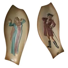 Foto de um(a) Antigo Par De Placas Biscuit Faiança V.I.B.I. Torino Itália, da categoria de Objetos de parede esculturais. Par de grandes e decorativas placas Art Deco em faiança/biscuit feitas à mão, da famosa manufatura V.I.B.I. Torino, Italy.... Vendido no marketplace Trésors.