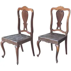 Foto de um(a) Par de Cadeiras Chippendale em Imbuia Maciça com Assento em Couro, da categoria de Outras cadeiras. Raro e imponente par de cadeiras de sala de jantar (sem braços) confeccionado em imbuia maciça, padrão construtivo de meados... Vendido no marketplace Trésors.