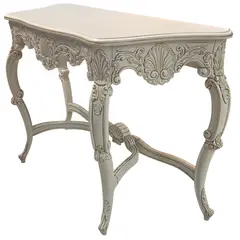 Foto de um(a) Aparador Luís XV Branco Provençal com Pés Cabriolé, da categoria de Aparadores e Buffet. Aparador Clássico Provençal – Elegância, Curvas Marcantes e Riqueza em DetalhesSe você busca uma peça de mobiliário que une... Vendido no marketplace Trésors.
