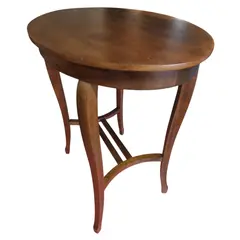 Foto de um(a) Mesa Lateral de Apoio Centenária em Madeira, da categoria de Mesas laterais. Charmosa e autêntica mesa lateral de apoio (ou mesa de canto) antiga, confeccionada em madeira de lei maciça. Uma peça com... Vendido no marketplace Trésors.