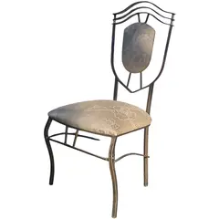 Foto de um(a) Cadeira de Ferro Decorativa com Encosto e Assento Estofado Floral, da categoria de Outras cadeiras. Sofisticada cadeira decorativa que une a robustez do metal com a delicadeza de um design clássico e imponente. Uma peça... Vendido no marketplace Trésors.