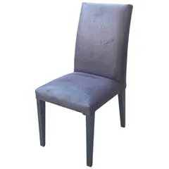 Foto de um(a) Cadeira em Suede Cinza e Pés de Madeira, da categoria de Outras cadeiras. Com um design clean, elegante e altamente versátil, esta cadeira é a escolha perfeita para compor salas de jantar,... Vendido no marketplace Trésors.