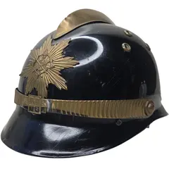 Foto de um(a) Antigo Capacete De Bombeiro Anos 60, da categoria de Outros colecionáveis. Uma verdadeira viagem no tempo! Peça histórica da década de 1960.Vendo capacete de bombeiro original dos anos 60. Uma peça... Vendido no marketplace Trésors.