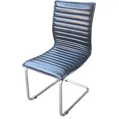 Foto de um(a) Cadeira de Escritório Cesca em Courvin e Base Cromada, da categoria de Outras cadeiras. Com linhas sofisticadas e uma forte inspiração no design moderno clássico, esta cadeira de escritório estilo esteirinha une... Vendido no marketplace Trésors.