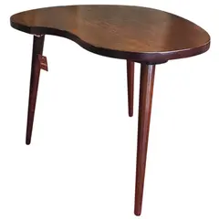 Foto de um(a) Mesa de Centro em Imbuia com Pés Palito, da categoria de Mesas de centro. Autêntica mesa de centro vintage com marcante design orgânico, um verdadeiro ícone do mobiliário moderno brasileiro dos anos... Vendido no marketplace Trésors.