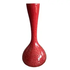Foto de um(a) Antigo Grande Jarro Vaso Art Deco Murano Italiano Vermelho, da categoria de Vasos. Lindo vaso em Murano italiano feito à mão. Peça imponente.Período Art Deco. Cores vivas e brilhantes, muito decorativo. ... Vendido no marketplace Trésors.