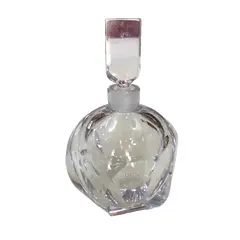 Foto de um(a) Antigo Frasco Perfumeiro Art Deco Em Cristal Suíço Orrefors, da categoria de Perfumeiros. Antigo e imponente perfumeiro lapidado à mão, lapidação dedão, legítimo cristal suíço orrefors, período Art Deco. Década de... Vendido no marketplace Trésors.