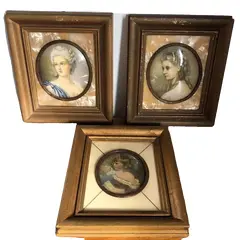 Foto de um(a) Antigos Finos Quadrinhos Camafeus Portrait Italianas, da categoria de Gravuras. Conjunto com 03 antigos quadrinhos camafeus, com gravura italiana antiga, moldura em madeira dourada, com paspatur em... Vendido no marketplace Trésors.