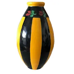 Foto de um(a) Antigo Vaso Art Deco Cerâmica Artística Francesa Pintado Mao, da categoria de Vasos. Vaso em cerâmica artística francesa, pintado à mão, período Art Deco. Início do século XX. Altura 17cm Circunferência 30cm. Vendido no marketplace Trésors.