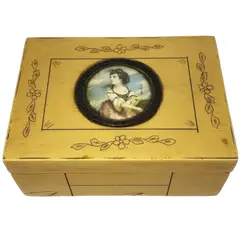 Foto de um(a) Antiga Fina Caixa Porta Jóias Francês Art Deco Mini Portrait, da categoria de Cestos e Caixas. Antiga e delicada caixa porta jóias, em baquelita no tom marfim, com pintura floral, e medalhão de miniatura portrait,... Vendido no marketplace Trésors.