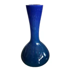 Foto de um(a) Antigo Lindo Jarro Vaso Solitário Em Murano Italiano Azul, da categoria de Vasos. Lindo vaso em Murano italiano feito à mão. Peça imponente.Período Art Deco. Cores vivas e brilhantes, muito decorativo. ... Vendido no marketplace Trésors.
