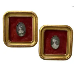 Foto de um(a) Antigo Par Quadros Camafeu Portrait Miniature Pintura Óleo, da categoria de Pinturas. ~ Portrait miniature ~ Antigo e raro par de quadrinhos italianos, com figura central de damas pintadas à mão em folha de... Vendido no marketplace Trésors.