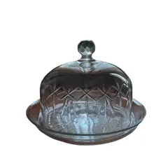Foto de um(a) Antiga Queijeira Boleira Em Cristal Francês Baccarat Nancy, da categoria de Garrafas, potes e jarros. ~ Nancy France ~Antiga e elegante queijeira em cristal francês de excelente qualidade, lindo brilho natural e lapidação... Vendido no marketplace Trésors.