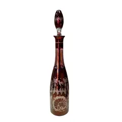 Foto de um(a) Antiga Garrafa Licoreira Cristal Tcheco Rubi Egermann Glass, da categoria de Garrafas. Egermann Glass. Antiga e linda garrafa licoreira em cristal Tcheco, toda lapidada à mão. Ao redor da peça é toda uma... Vendido no marketplace Trésors.