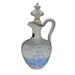 Foto de um(a) Antiga Rara Garrafa De Licor Porcelana Francesa Azul Branco, da categoria de Garrafas. Antiga garrafa em porcelana francesa, clássica na cor azul e branco, belíssima decoração naval pintada à mão. Super... Vendido no marketplace Trésors.