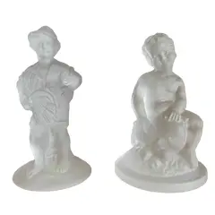 Foto de um(a) Antigo Par Pequenas Esculturas Em Cristal Tcheco Satiné, da categoria de Escultura. Bohemia Glass. Antigo e delicado par de pequenas esculturas feitas à mão em cristal Tcheco satiné. Com selo da manufatura na... Vendido no marketplace Trésors.