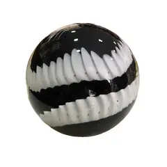Foto de um(a) Antiga Esfera Peso De Papel Legítimo Murano Italiano Artdeco, da categoria de Pesos de papel. Antigo e grande peso de papel, feito a mão, em legítimo Murano italiano. Impecável. Altura 10cmCircunferência total 36cm. Vendido no marketplace Trésors.