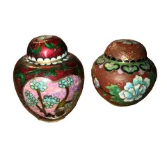 Foto de um(a) Antigos Potiches Miniatura De Coleção Em Bronze Cloisonné, da categoria de Outros colecionáveis. Antigos Potiches miniatura de coleção em bronze cloisonné esmaltados à mão. Medem aproximadamente 5cm de altura. Vendido no marketplace Trésors.