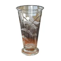Foto de um(a) Antigo Vaso Jarro Art Deco Cristal Francês Lapidado À Mão, da categoria de Vasos. Antigo e fino vaso em cristal francês lapidado à mão. Cristal de ótima qualidade, lindo brilho natural e lapidação com muita... Vendido no marketplace Trésors.